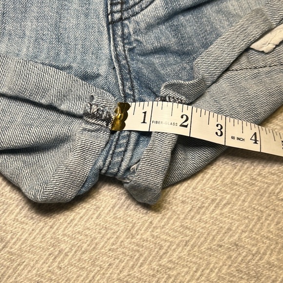 One Teaspoon Bandit Denim Shorts with slight distressing. Size 25. - Picture 11 of 11